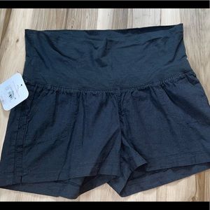 Maternity shorts NWT